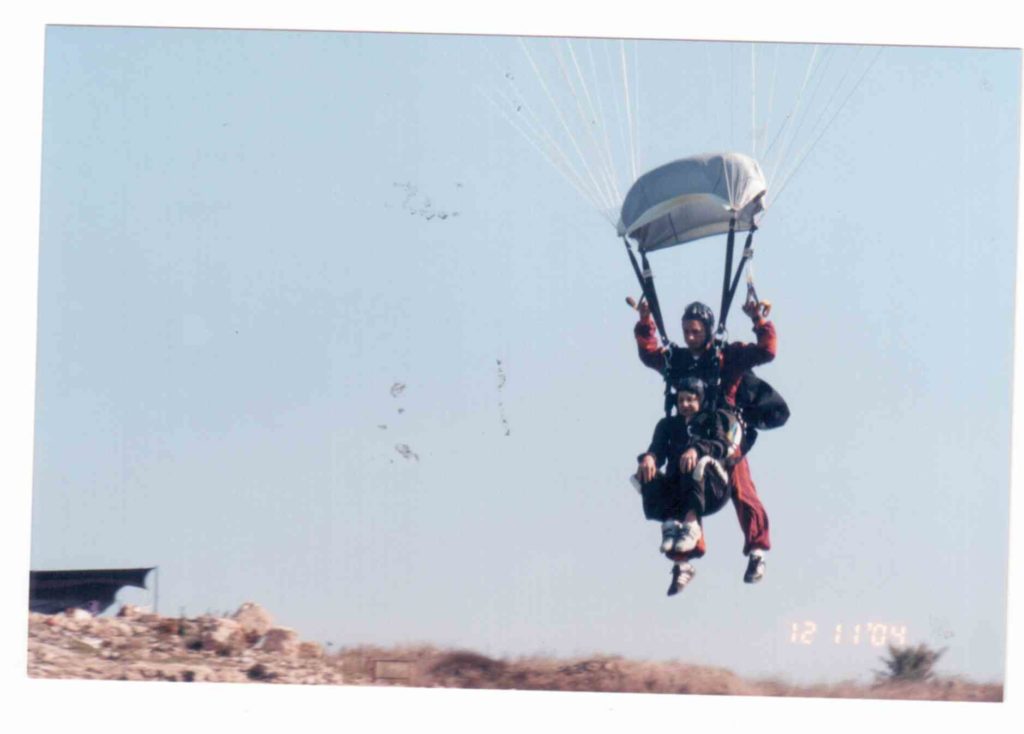 1 parachute 2004