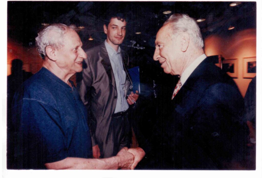 1999אהרון עם פרס ביריד הספרים