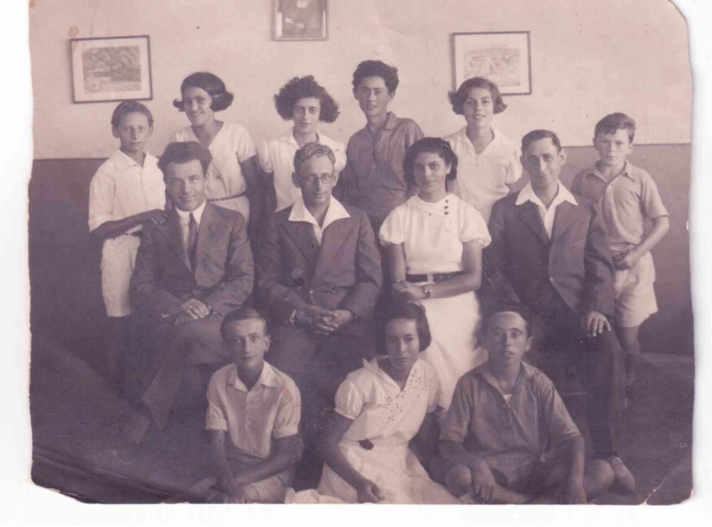 אהרון ואביו המורה משה דוד מגד 1933